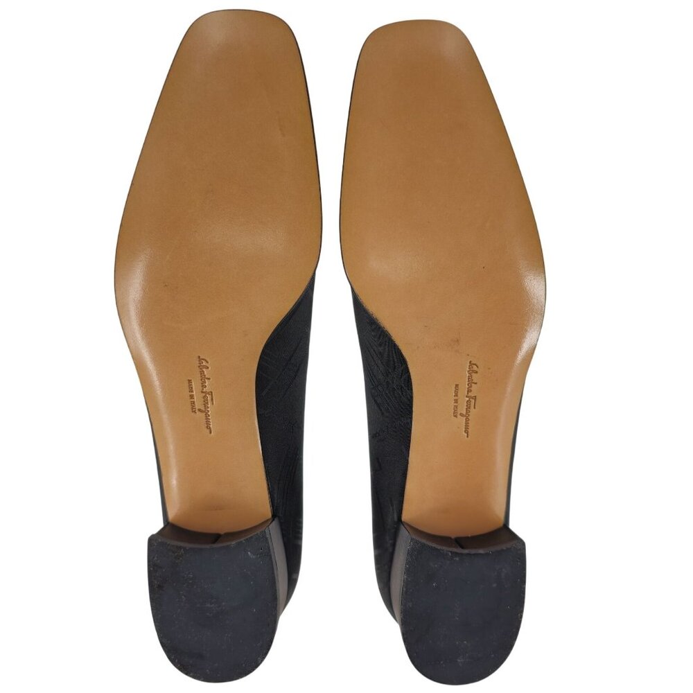 NEW Salvatore Ferragamo Italy Women's 9 Black Fabric Shoes Dress Heels Bow Pumps - Picture 3 of 10